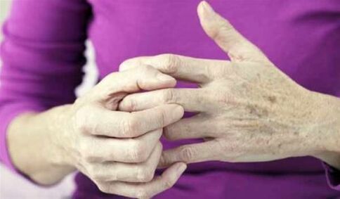 finger joint pain