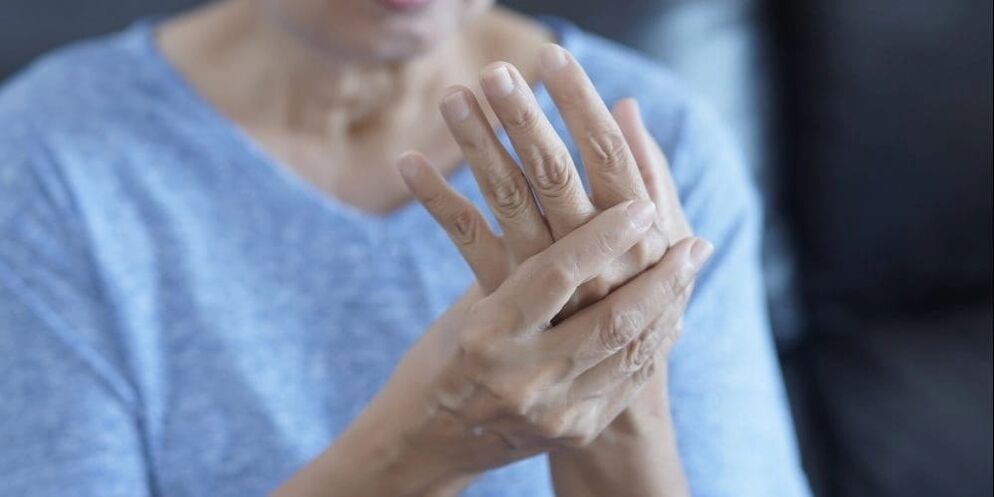 Osteoarthritis presents with muscle spasms, mild swelling and pain in the finger joints.