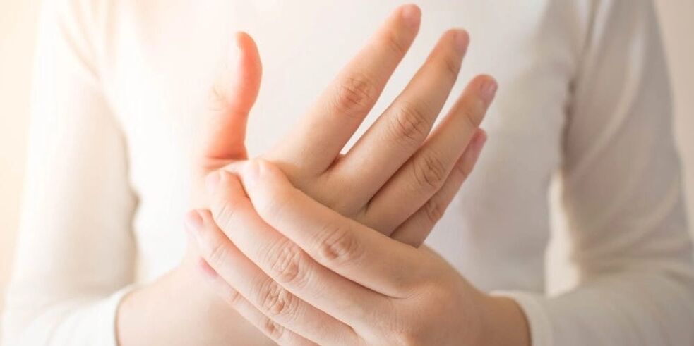 When you suffer from gout, you experience severe pain in your finger joints, along with bone growth on the phalanges.